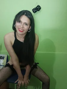 MiaRobertz_ Public Pic 5