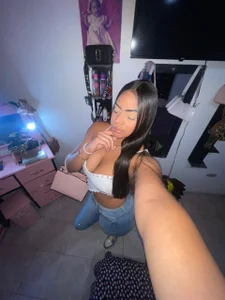I Am🥰 de Zafiro_fun  2 Imagens