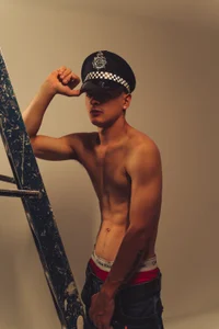 JuniorMorris_ policeman Hình 3