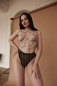 QueenAliss captivating power Pic 6