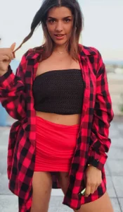 HiypnoEyess Red rose in an urban setting slika