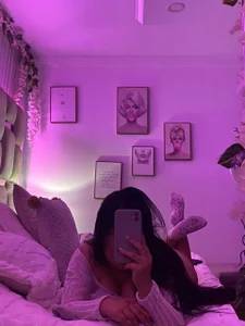 Zoey_thompson Purple temptation✨ slika
