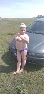 EllieLovee sex in nature зображення 8