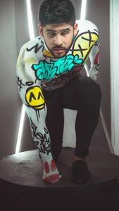 Petesevans Public  3টি ছবি