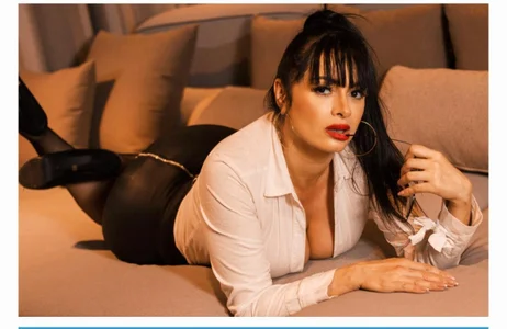 CharlotteAngelss_ I'll give you your lesson today Hình