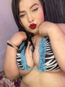 Kitty_Bms_ striped suit Foto 4