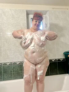 sexy milf take a shower od workMyAss  snímek