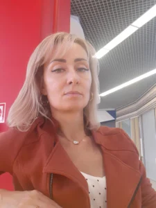 Julia_Cherry_ Public Pic 2