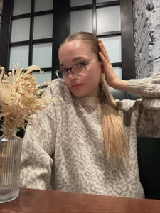 JulieLupo A wonderful evening with friends!🥰 Where do you go to relax with friends? Foto