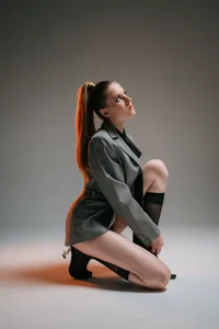 She Knows the Terms od LexiBookwell  2 snímek