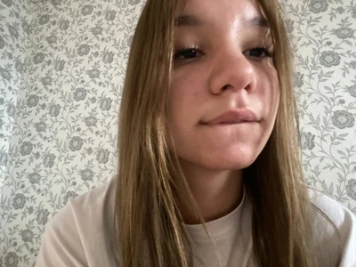 BrynnHolverson everyday me Hình 3