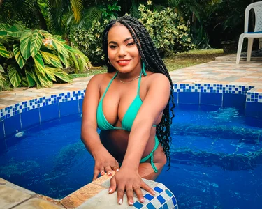 Zoe-Carter enjoying of pool day Bilde