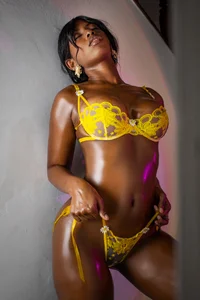 KarolinaReales_Pv 💛 Pic 4