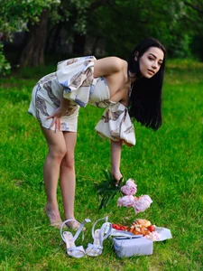 Alice_Deleon I'm at a picnic🥰 Pic 7