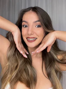 KellyMathews 9 moods in 9 seconds 👀 Foto 5