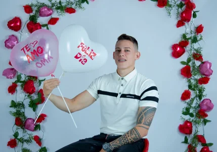 Muscle_King_Cumのvalentines dayvalentines dayの 3枚の写真