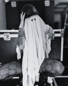 Elecktra_sweetの“Not all ghosts are scary… some are seductive.”👻の 2枚の写真