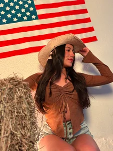 EmiGomez_ ⭐🤠 Your Favorite Fourth of July Cowgirl 🇺🇸 Pic