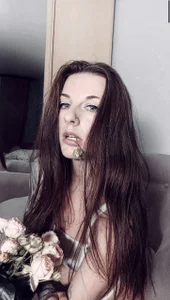 Jackie_Swann here is no gun only roses Foto 7