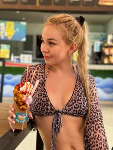 Tracy-Taylor my wonderful holiday Pic 8