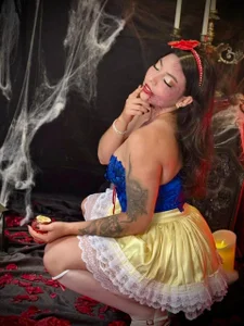 AnnieRouse__ kullanıcısının Dark Fairytale 🤍 albümü -  5 fotoğraf