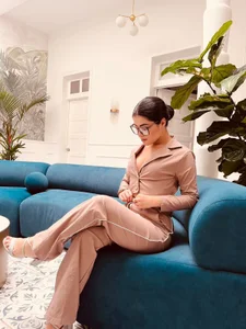 SarhaVega Relaxed and Sexy in Taupe 🤎 사진 3