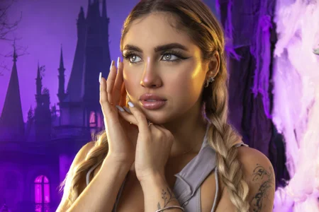 EmiilyHendriixx Forbidden Charm Pic 3