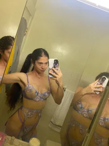 tsvickyyvee1990 Public Pic