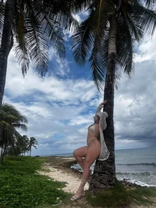 BEACH TIME🏖️🌞 de AngelSwift  2 Imagens