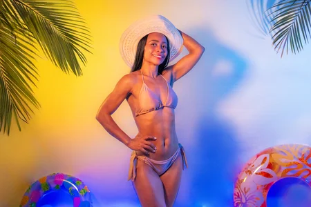 AlikaAdulのSummer hotの枚の写真