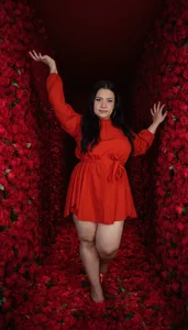 scarlettt_ss Between Petals and Looks Pic 4