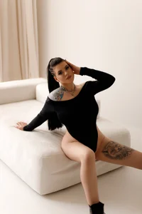 HugeBoobs- Public Εικόνα 7