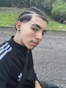 Bad_bunnyy_: Public ( 5 фото)