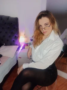 Thea_Aphros_ Sexy office slika 2