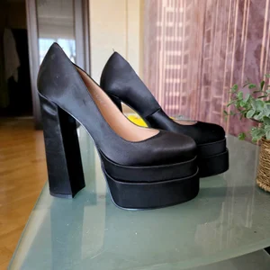 Cowell_Adelina My heels :) Pic 3