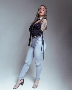 JuliaColemann Body and art Bilde 2