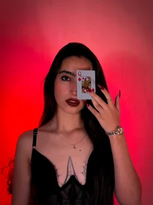 LarisaSmirnov Red Queen Billede 2