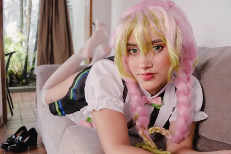 kristal_aitana Mitsuri cosplay🩷🤍💚 Immagine  4