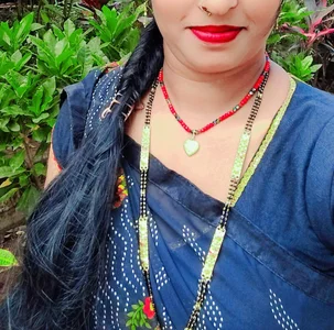 Hotcouplepriya Public Immagine  3