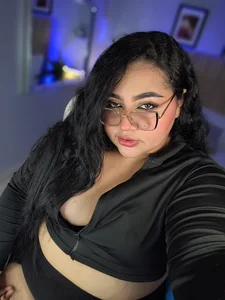 _michel_bbwのi am back 😈🖤の 4枚の写真