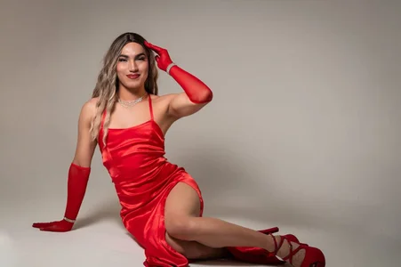Zdjęcia Elodie_hot_ the most part glamorous of the queen 😘👑:  2