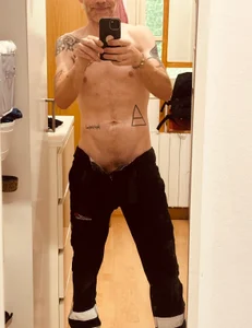 hornyinthemiddleのPublicの 4枚の写真