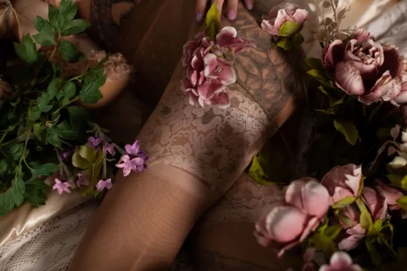 Queen_of_tease Boudoir Pic 7