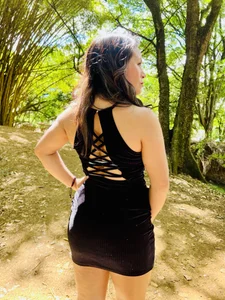 emmysandoval 🌸 Seductive Stroll in Nature Foto