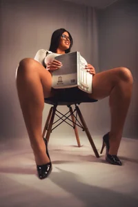 Are you ready to fuck this sexy secretary?🖤 od luna_taylorss  6 snímek