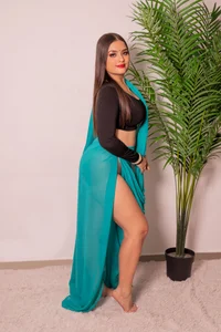 Diyaboobs_ A touch of elegance and a pinch of mischief💚⭐ Pic 4