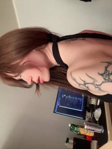 Alice_1n_Wonderland_ pc girl Pic 3