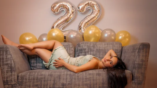 annie__thompson__ My 22nd Birthday ✨ slika