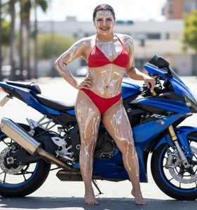 Alanna-sloppyの🌈 “Messy Ride — adrenaline and liquid fun”の 3枚の写真