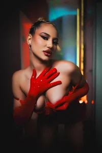 Chloe_GraceeX Radiant in Red❤️‍🔥 Poză 2